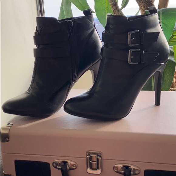 Black boots - Picture 3 of 5